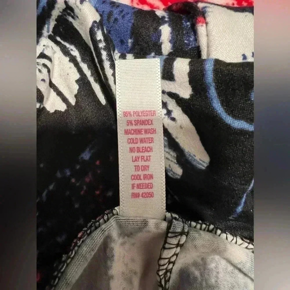 DEAMC Women's Graffiti Print Leggings Black Polyester Spandex NWOT - Picture 7 of 7